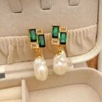 Baroque style pearl inlaid emerald earring - Image 4